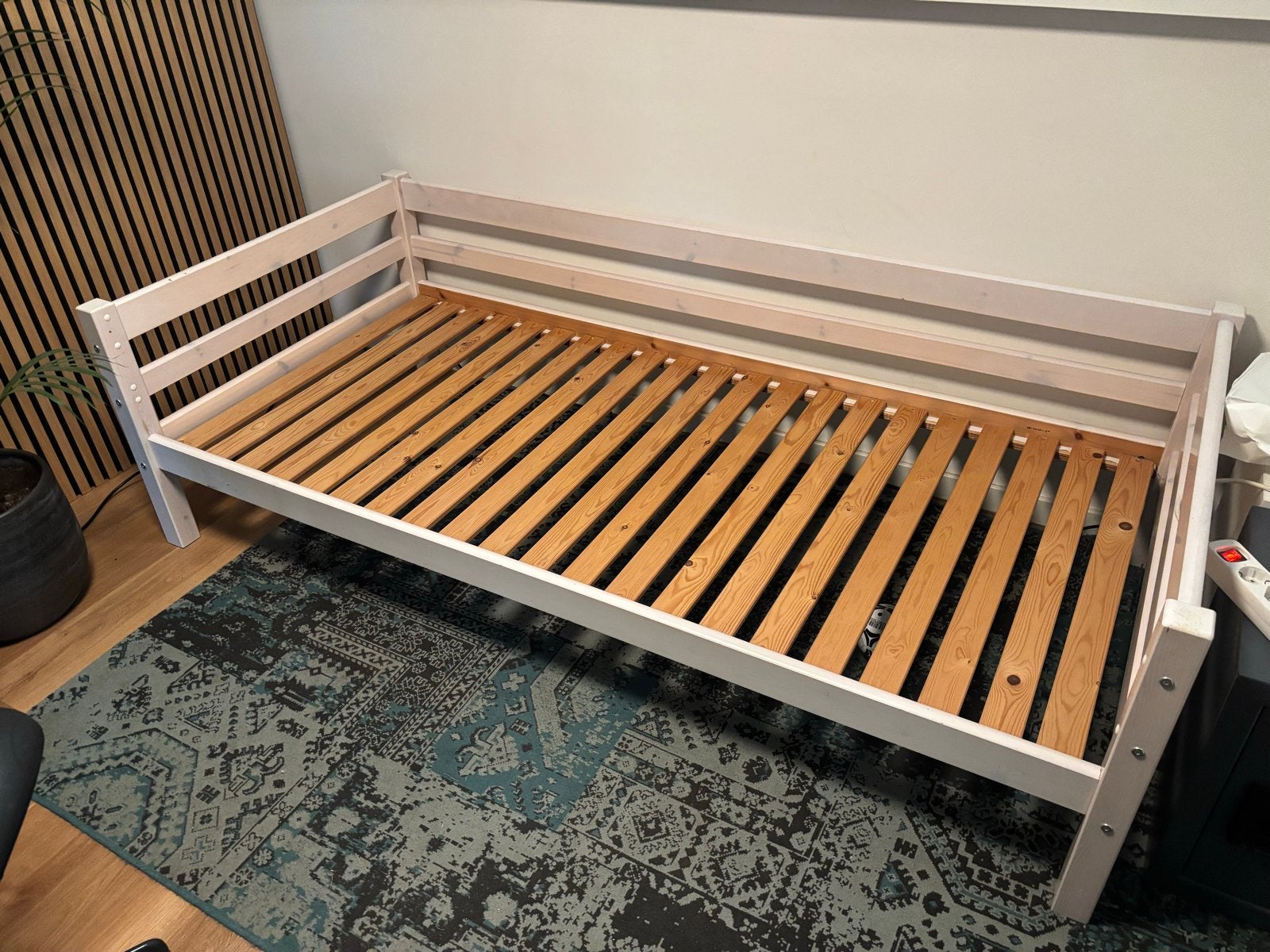 Wit Stevig eenpersoonsbed met lattenbodem - Wit hout, Ophalen, Gebruikt, 90 cm, Eenpersoons
