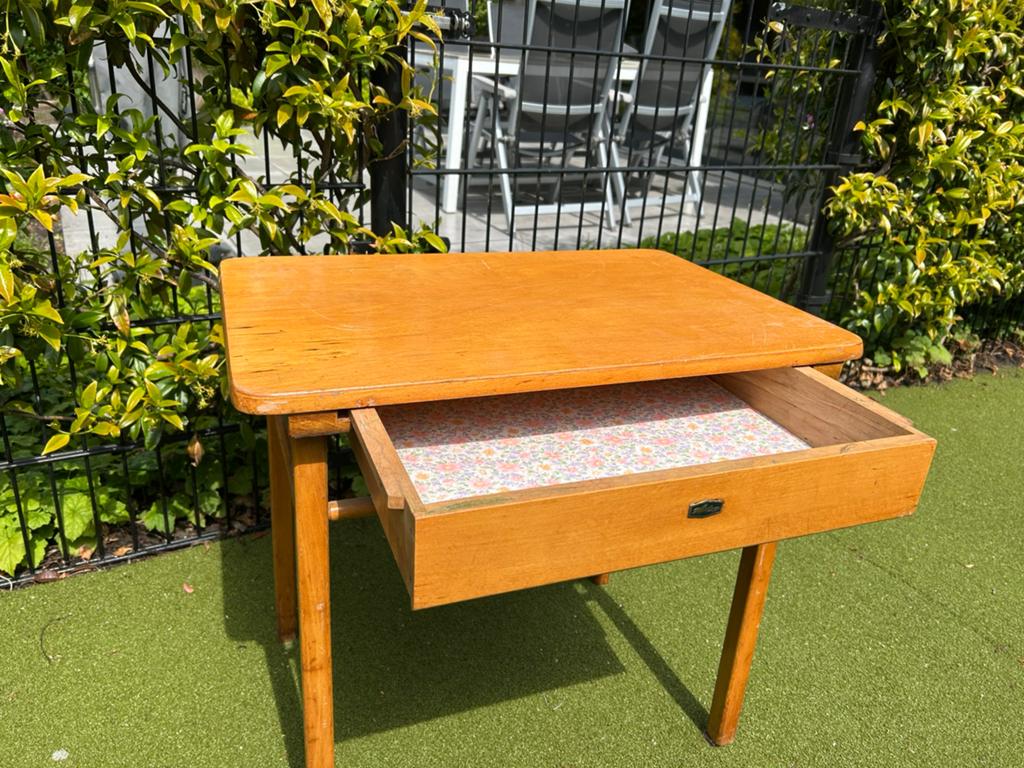 Tafeltje met lade, Huis en Inrichting, Tafels | Bijzettafels, Ophalen, Gebruikt, Rechthoekig, 60 cm of meer