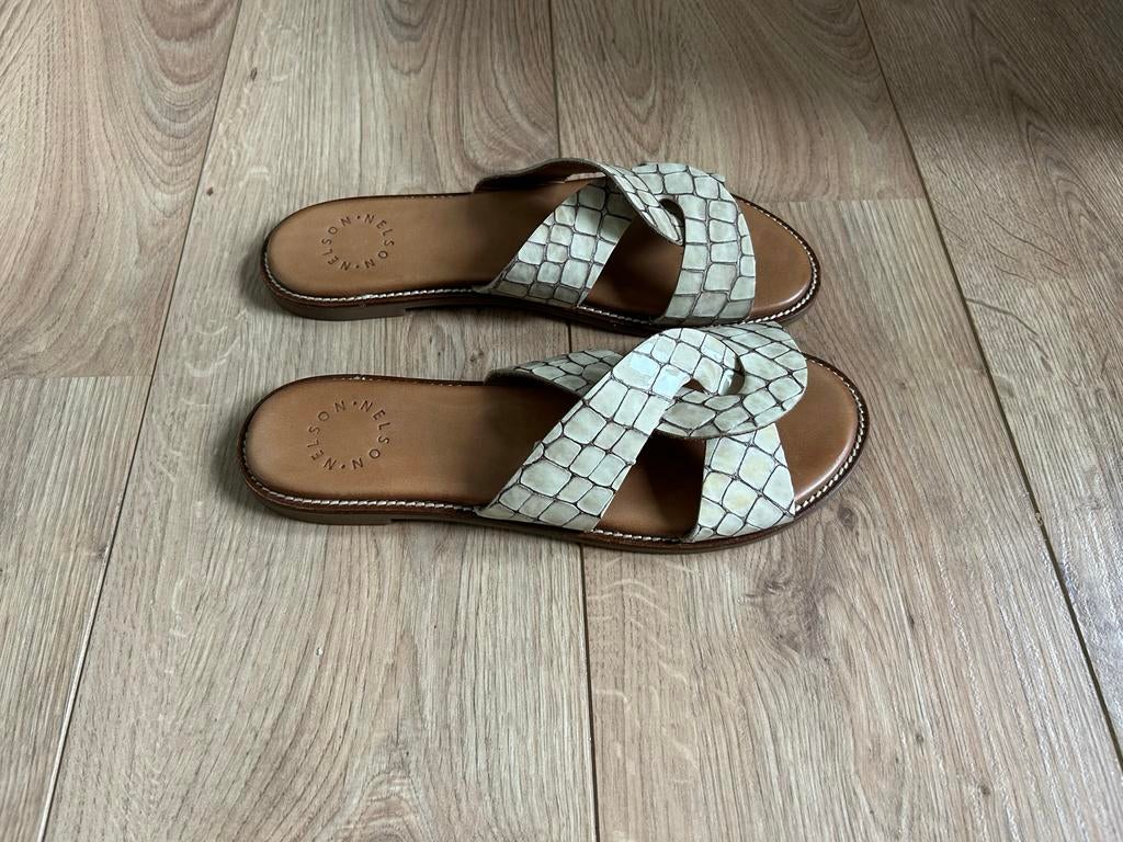Nelson Slippers Dames Maat 41, Ophalen of Verzenden, Zo goed als nieuw, Wit, Slippers