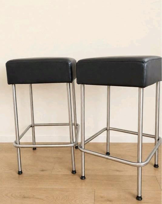 Set van 2 IKEA Julius barkrukken – Zwart & RVS 65cm, Ophalen, Gebruikt, Leer, Met voetsteun