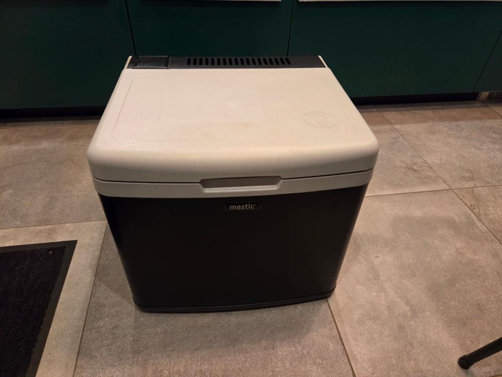 Mestic MHC-40 Compressor Koelbox - Perfect voor onderweg!, Caravans en Kamperen, Koelboxen, Ophalen, Gebruikt, Koelbox, Compressor