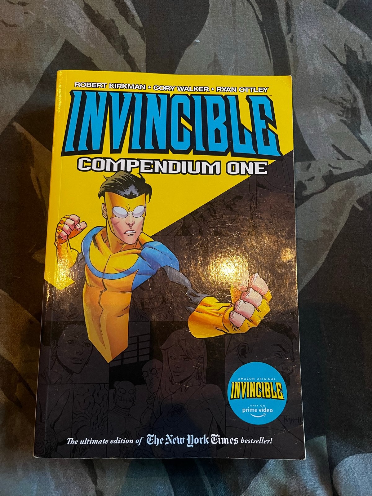 Invincible Compendium 1, 2 en 3 - Complete Collectie, Complete serie of reeks, Ophalen of Verzenden, Zo goed als nieuw