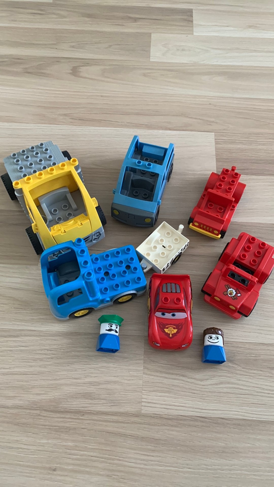 6 Duplo lego  verschillende auto’s & 2 poppetjes, Ophalen of Verzenden, Gebruikt, Duplo