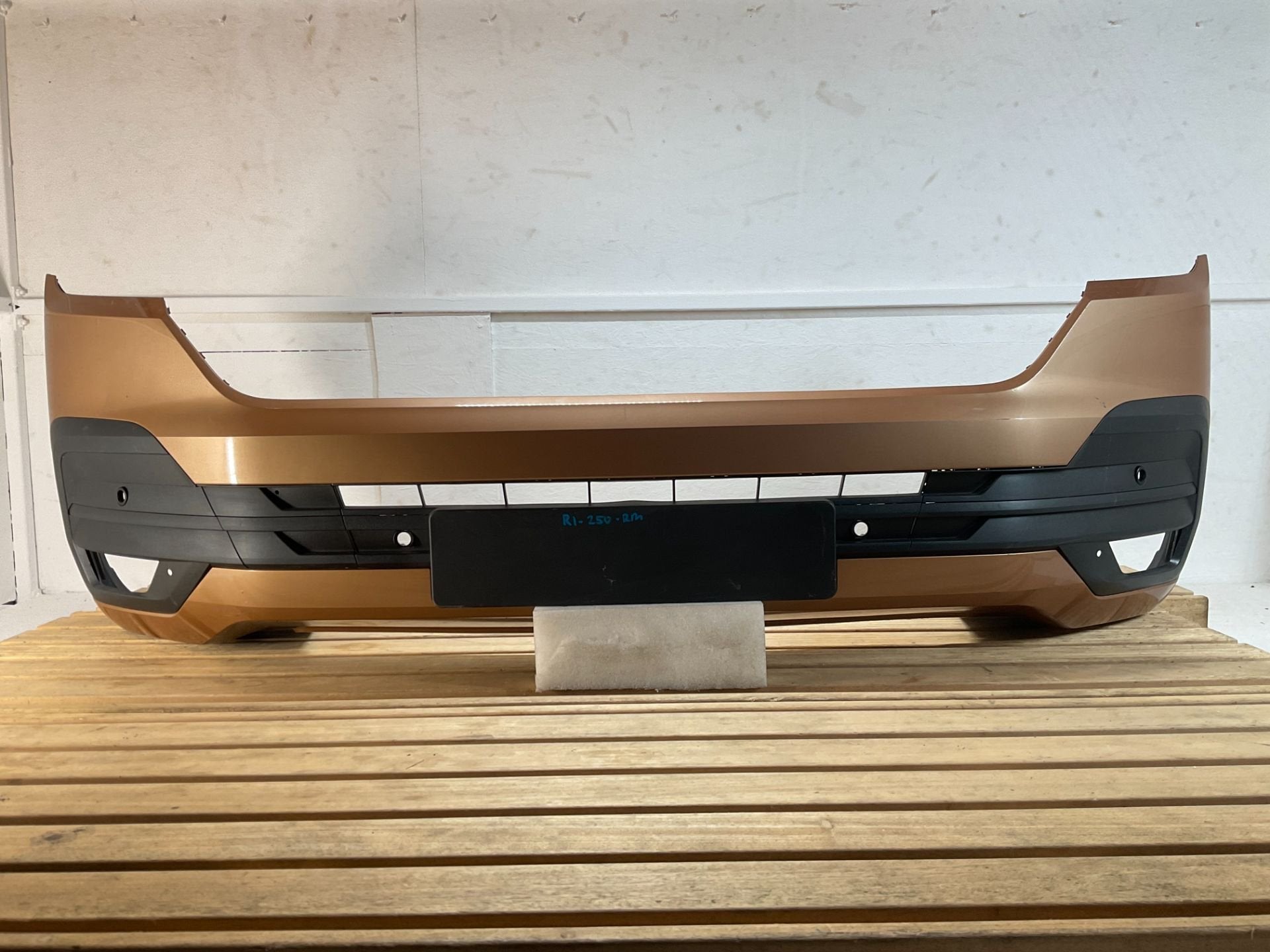 Bumper Volkswagen Transporter T6 7LA807221B Voorbumper R1-25, Gebruikt, Volkswagen AG, Bumper, Berliner Ring 2
38440  Wolfsburg, DE
