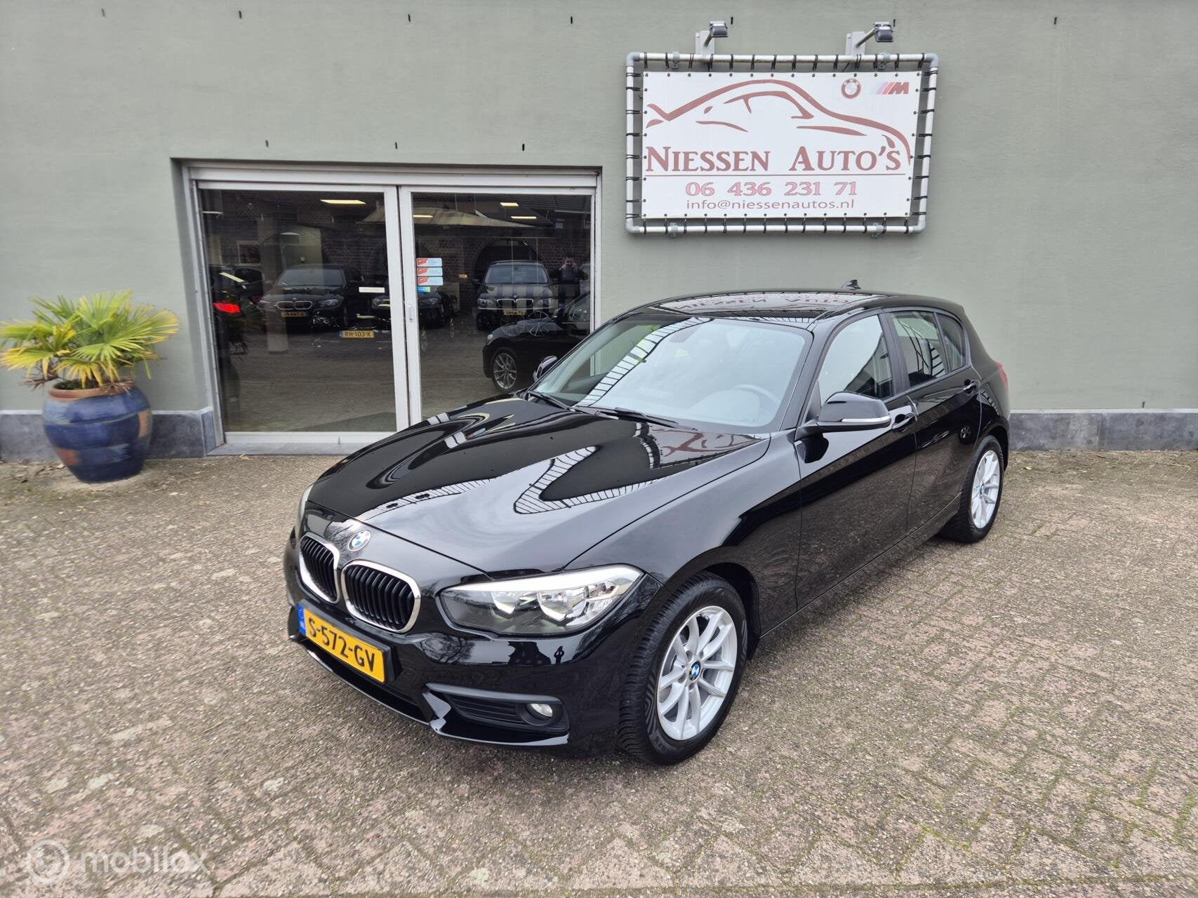 BMW 1-serie F20 lci 116i executive Carplay/Turbo vervangen, 1-Serie, 1280 kg, Zwart, 19 km/l