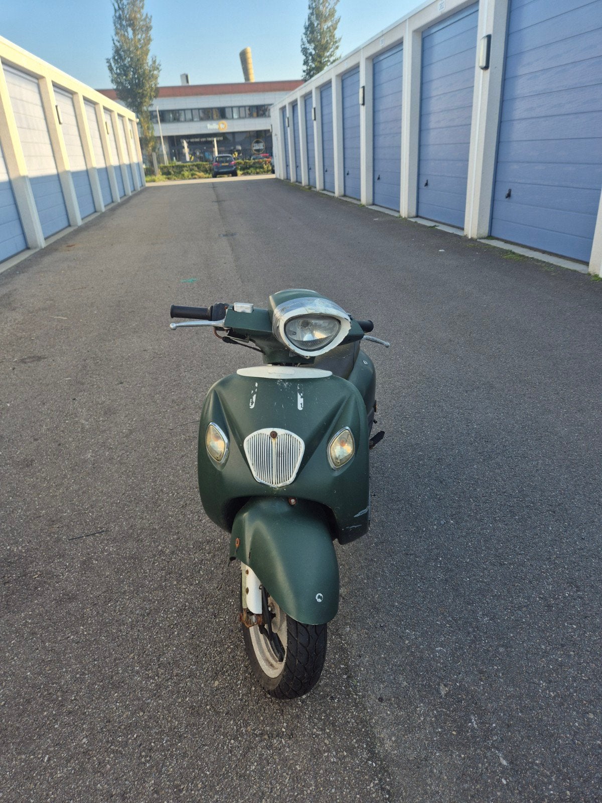 Groene scooter - Gebruikt, maar rijdt nog goed, Fietsen en Brommers, Ophalen, Gebruikt, Onbekend, Maximaal 45 km/u