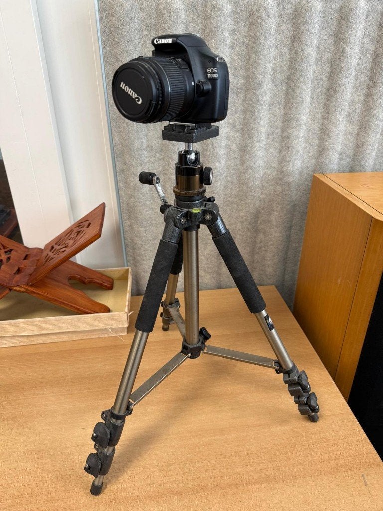 Canon EOS 1100D + 18-55mm Lens + FotoCube Statief, Ophalen, Gebruikt, Spiegelreflex, Canon