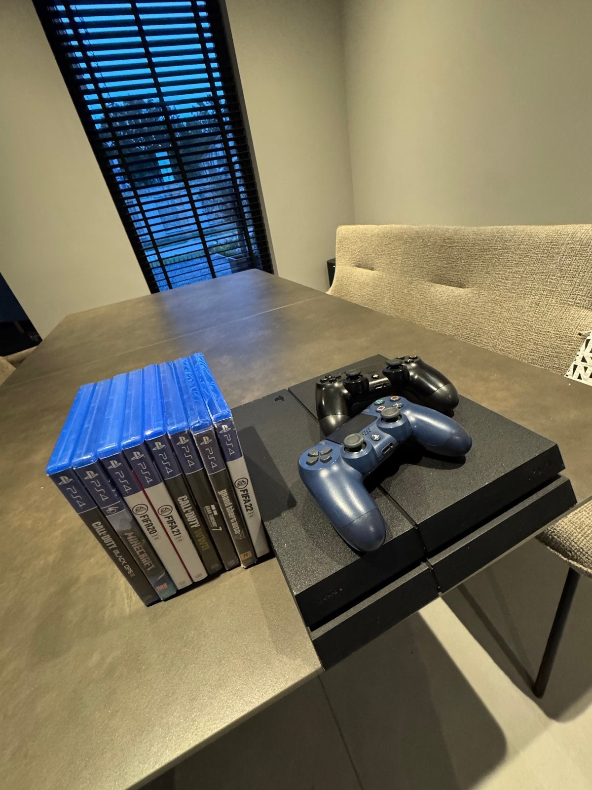 PlayStation 4 met 2 controllers en 8 games, Met 2 controllers, Ophalen of Verzenden, Original, 500 GB