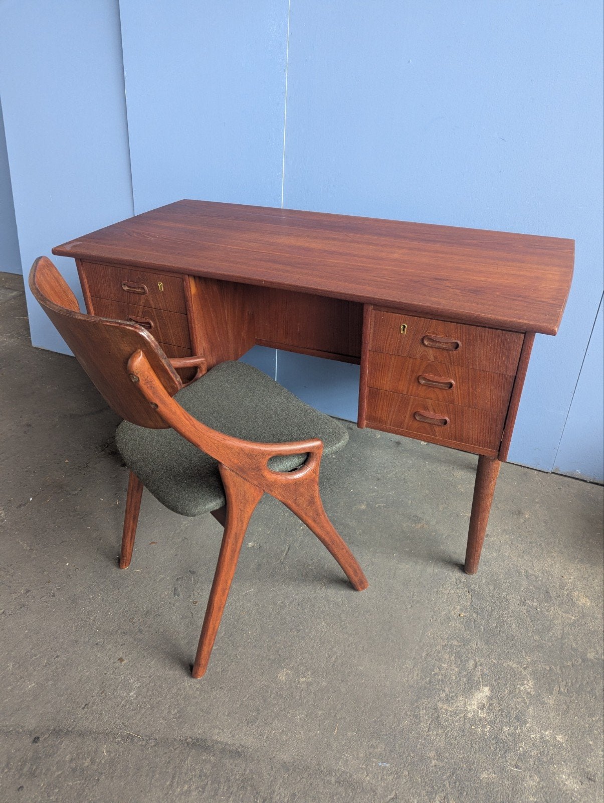 Mid century Deens teak bureau, vrijstaand 1960s, Huis en Inrichting, Overige typen, Gebruikt, Hout, 121 cm