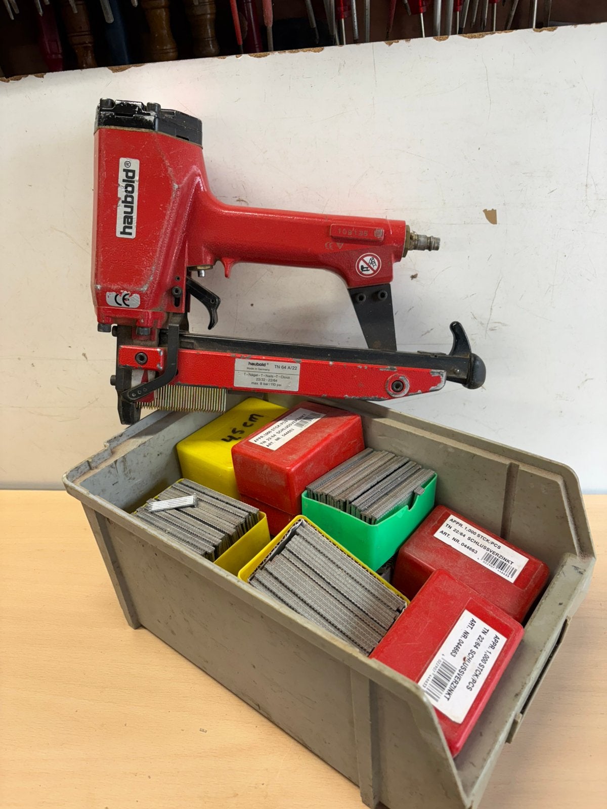 Haubold spijkertacker met 16 kg spijkers, Ophalen of Verzenden, Zo goed als nieuw