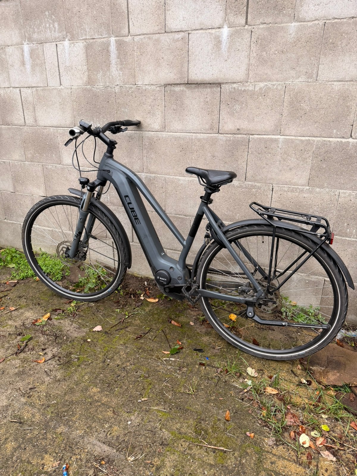 CUBE Touring Hybrid Bosch E-Bike, Fietsen en Brommers, Ophalen, Zo goed als nieuw, 50 km per accu of meer, Cube