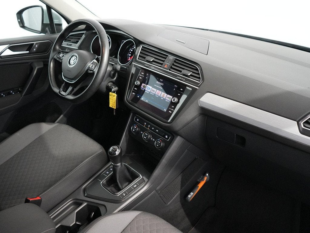 Volkswagen Tiguan 1.4 TSI Comfortline Business | ACC | Carpl, Voorwielaandrijving, Stof, Gebruikt, 4 cilinders