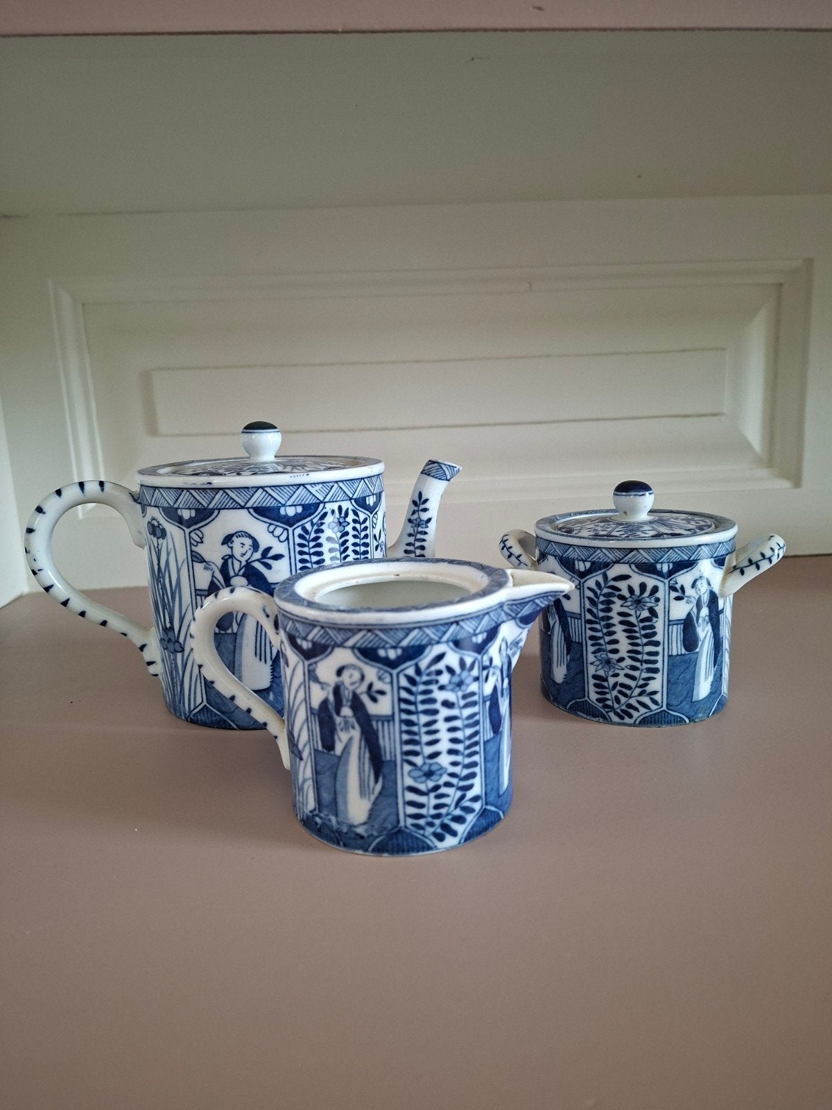 Lange Lijs- melkkan, thee- en suikerpot, Antiek en Kunst, Antiek | Servies los, Verzenden