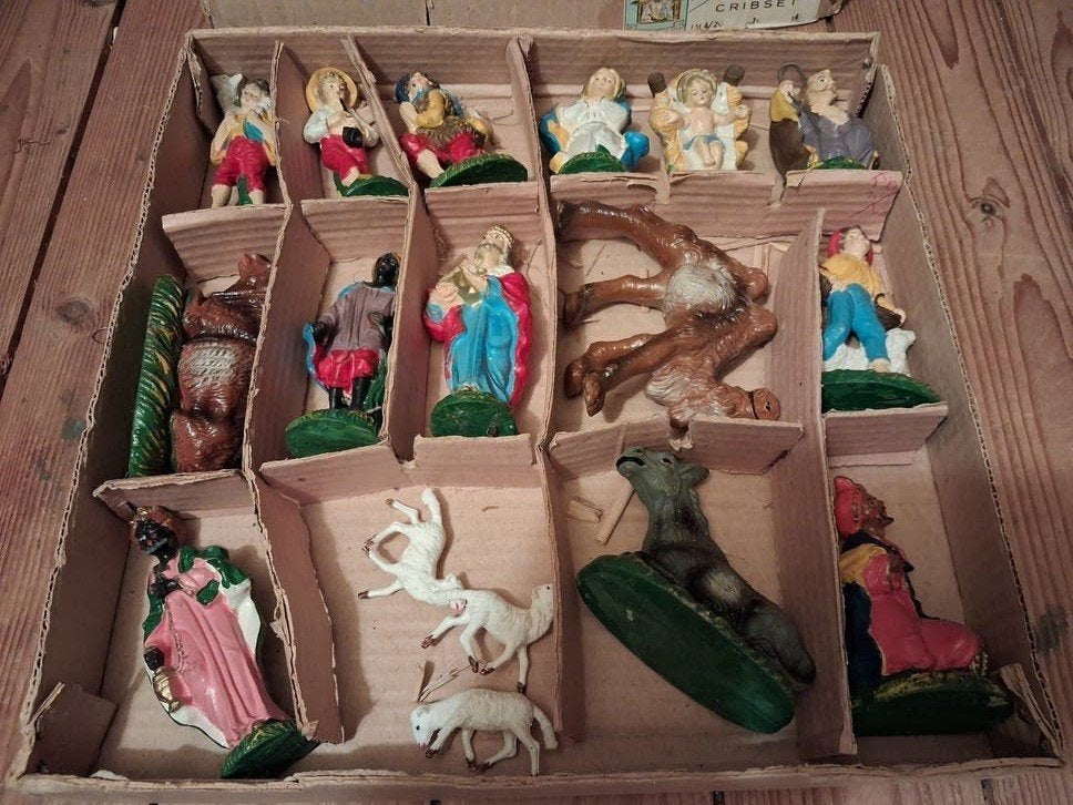 oma's nostalgische kerstgroep van papier-mache gemaakt, Diversen, Kerst, Ophalen, Gebruikt