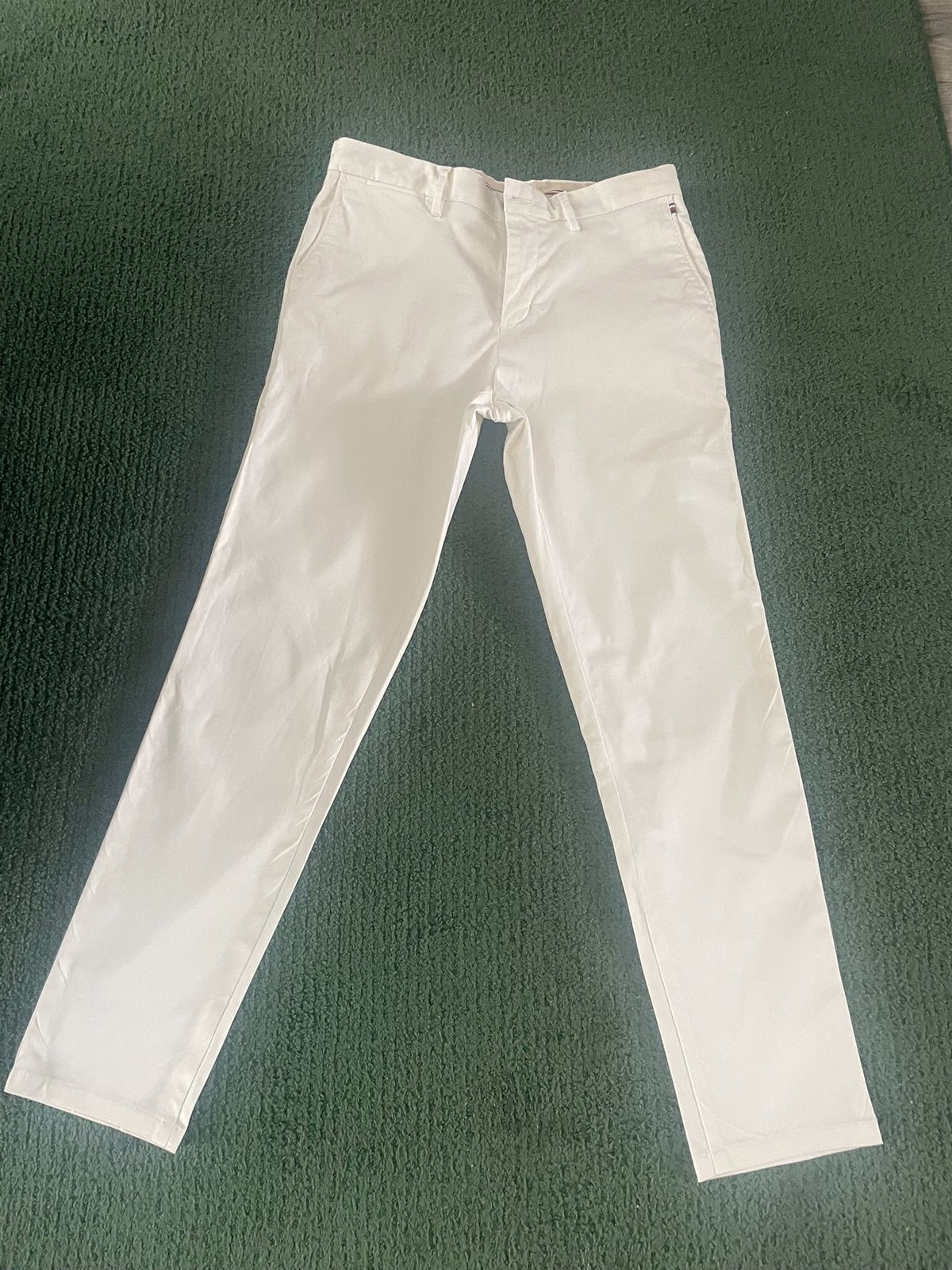 Een z.g.a.n witte "Tommy Hilfiger"' Broek maat 32/32, Kleding | Heren, Broeken en Pantalons, Maat 48/50 (M), Wit, Tommy Hilfiger