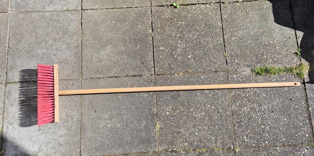 Harde bezem voor buiten, Ophalen, Bezem of Borstel