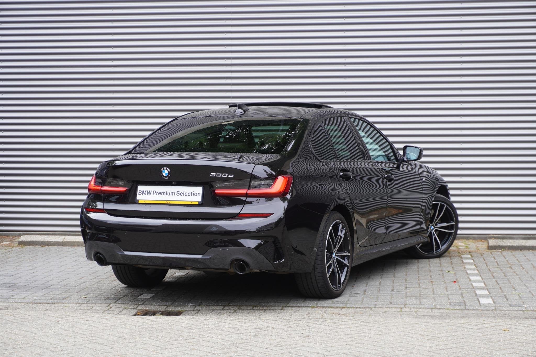 BMW 3 Serie Sedan 330e | Elektrisch glazen schuif-/kanteldak, Auto's, 1998 cc, Gebruikt, Euro 6, 4 cilinders