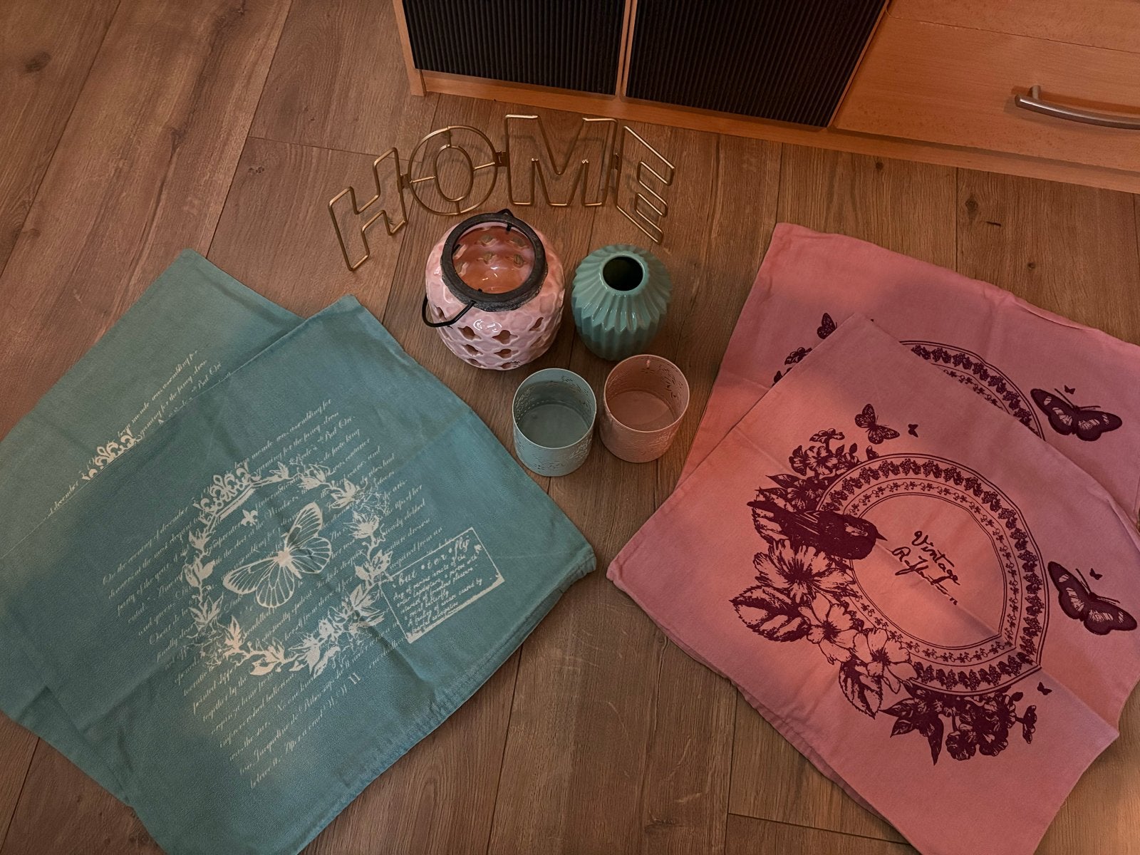Decoratie set: kussens, vazen, theelichtjes en 'HOME' decora, Huis en Inrichting, Woonaccessoires | Overige, Vintage, Meerkleurig