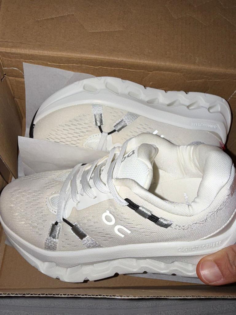 on cloud running maat 31, Ophalen of Verzenden, Nieuw, Wit, Sportschoenen