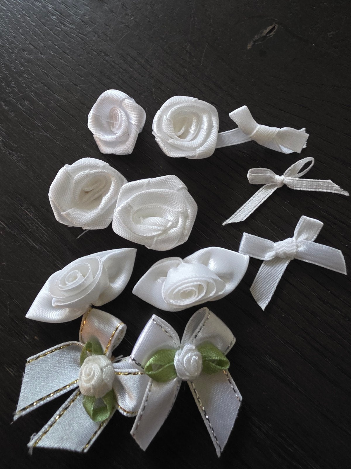 Zijde roosjes en strikjes wit, Ophalen of Verzenden, Zo goed als nieuw, Versiering of Embellishment