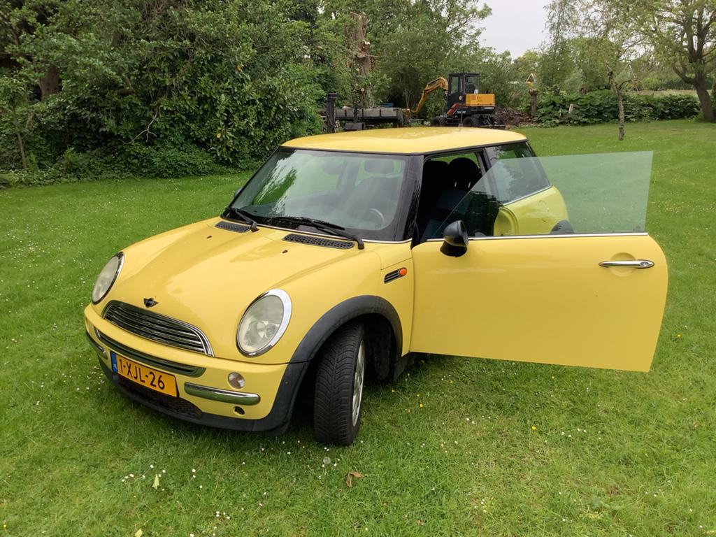 Mini 1.6 16V ONE 2003 Geel, Auto's, Voorwielaandrijving, 15 km/l, 4 cilinders, 4 stoelen