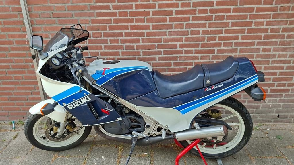 2 TAKT SUZUKI RG 250 GAMMA, 250 cc, 2 cilinders, Sportuitlaat, Motorrijbewijs A