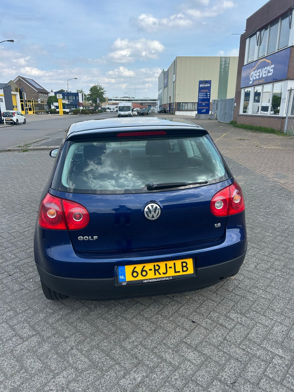 Volkswagen Golf 1.6 75KW 3D AUT 2005 Blauw, Auto's, 4 cilinders, Blauw, 1200 kg, 12 km/l