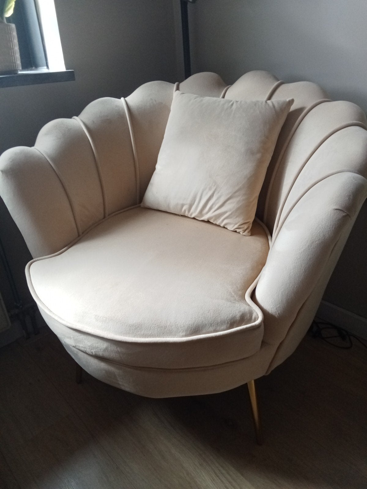 Velvet beige schelp stoel - Zo goed als nieuw, Ophalen, Modern, Schelp, Velvet, Zo goed als nieuw, Stof