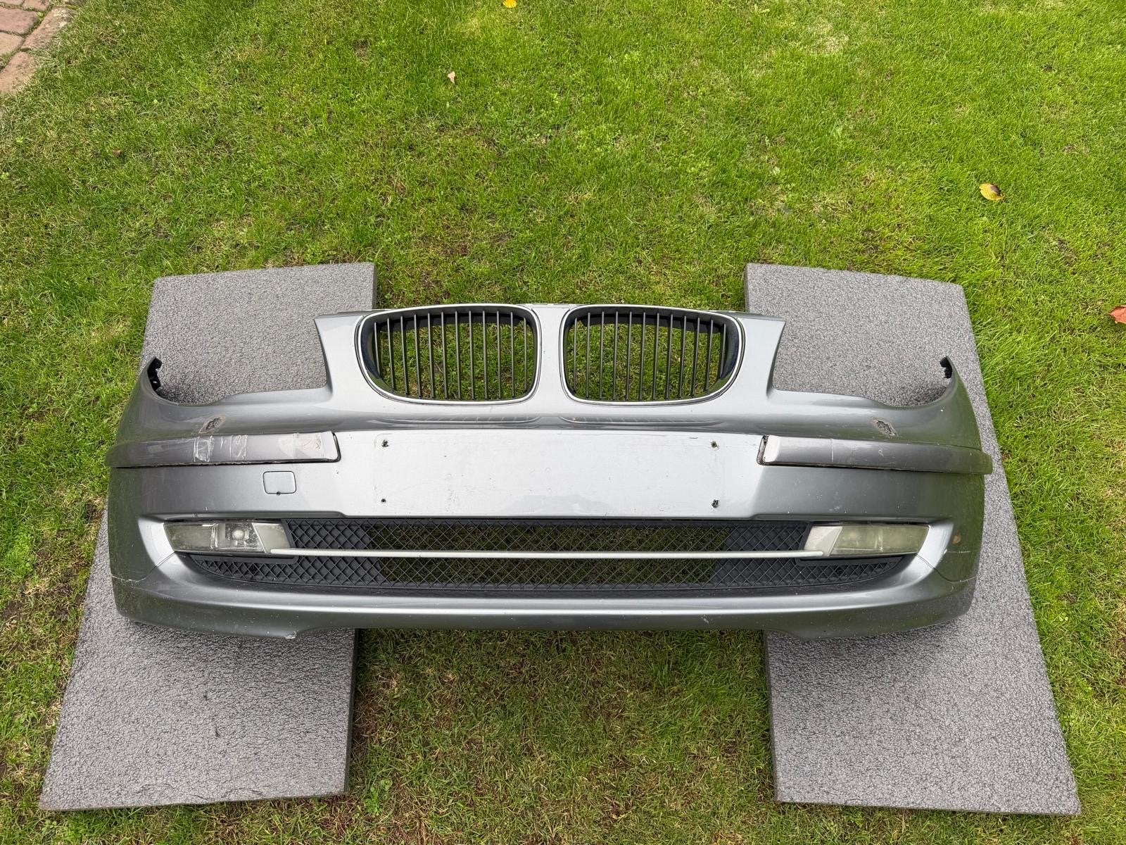 BMW E81 E87 Facelift Voorbumper Compleet met spoeiers, Ophalen, Gebruikt, Voor, Bumper