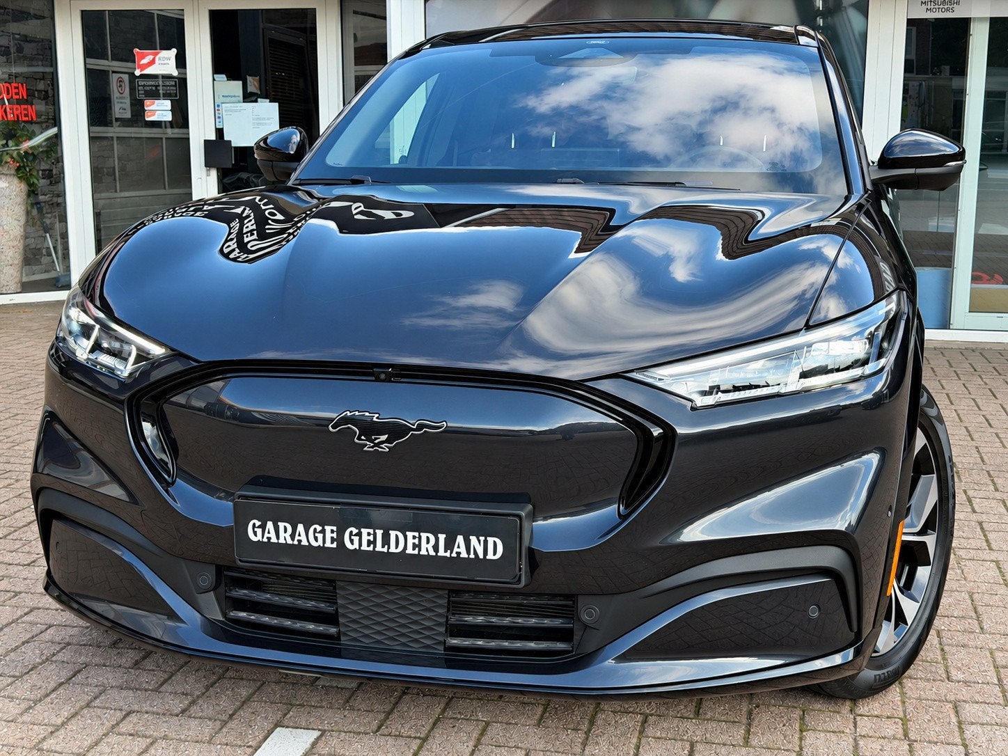 Ford Mustang Mach-E E4X AWD 98 kWh | PANO | FULL-LED | ACC |, Auto's, Automaat, Dealer onderhouden, Gebruikt, Zwart