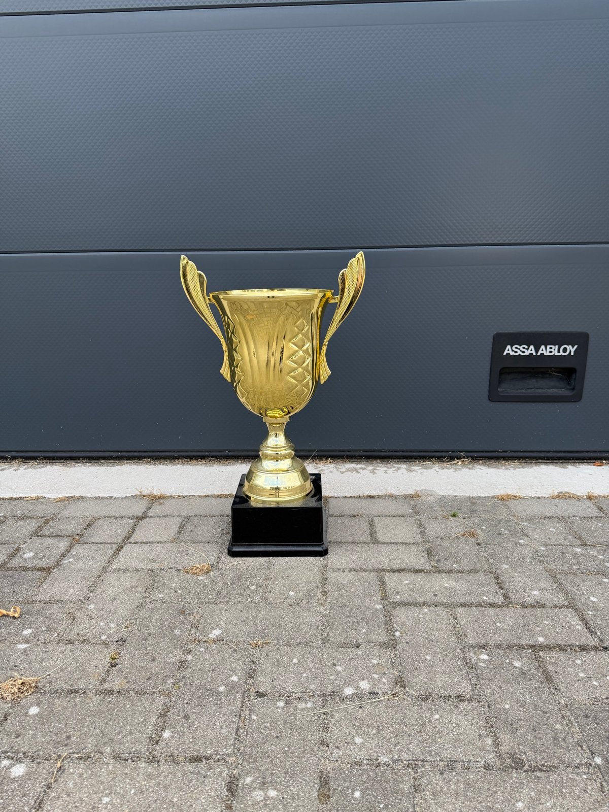 Grote gouden beker. Trofee zeer groot formaat metaal. €35, Ophalen, Overige typen