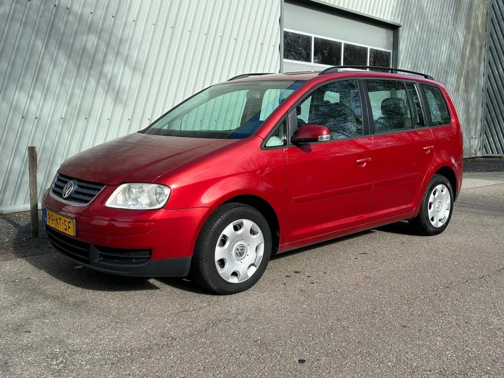 Volkswagen Touran 1.6-16V FSI Trendl. (bj 2004, automaat), Auto's, Volkswagen, Gebruikt, 4 cilinders, Origineel Nederlands, 1598 cc