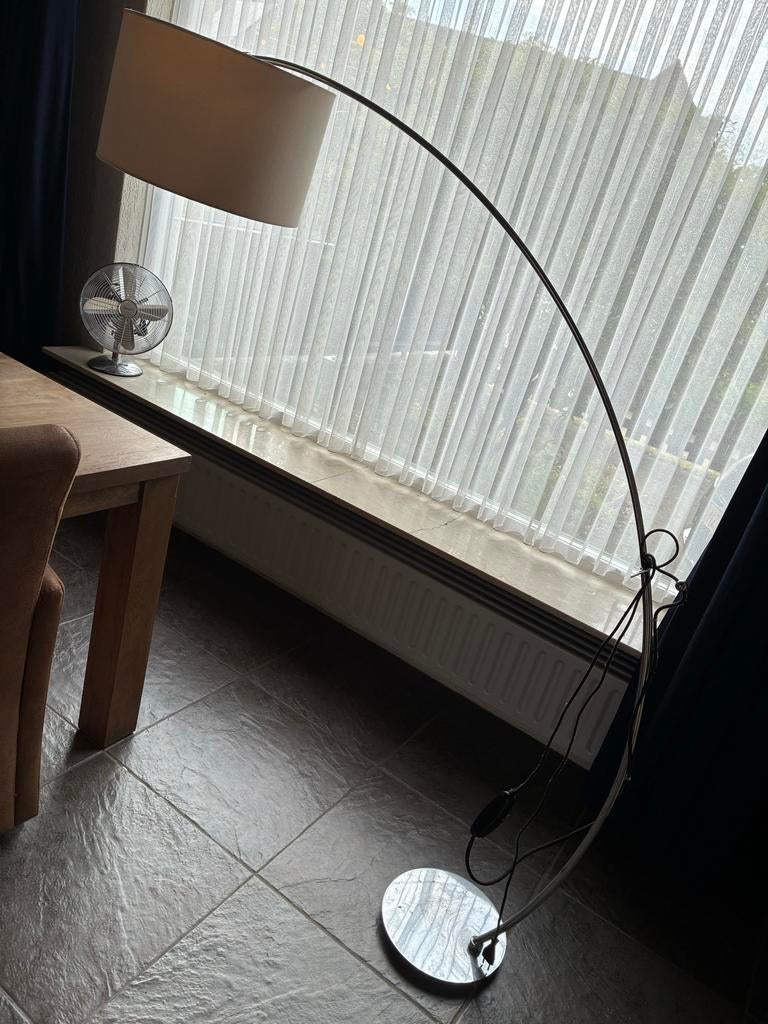 Moderne booglamp met stoffen kap, Ophalen of Verzenden, Zo goed als nieuw, Metaal, 150 tot 200 cm