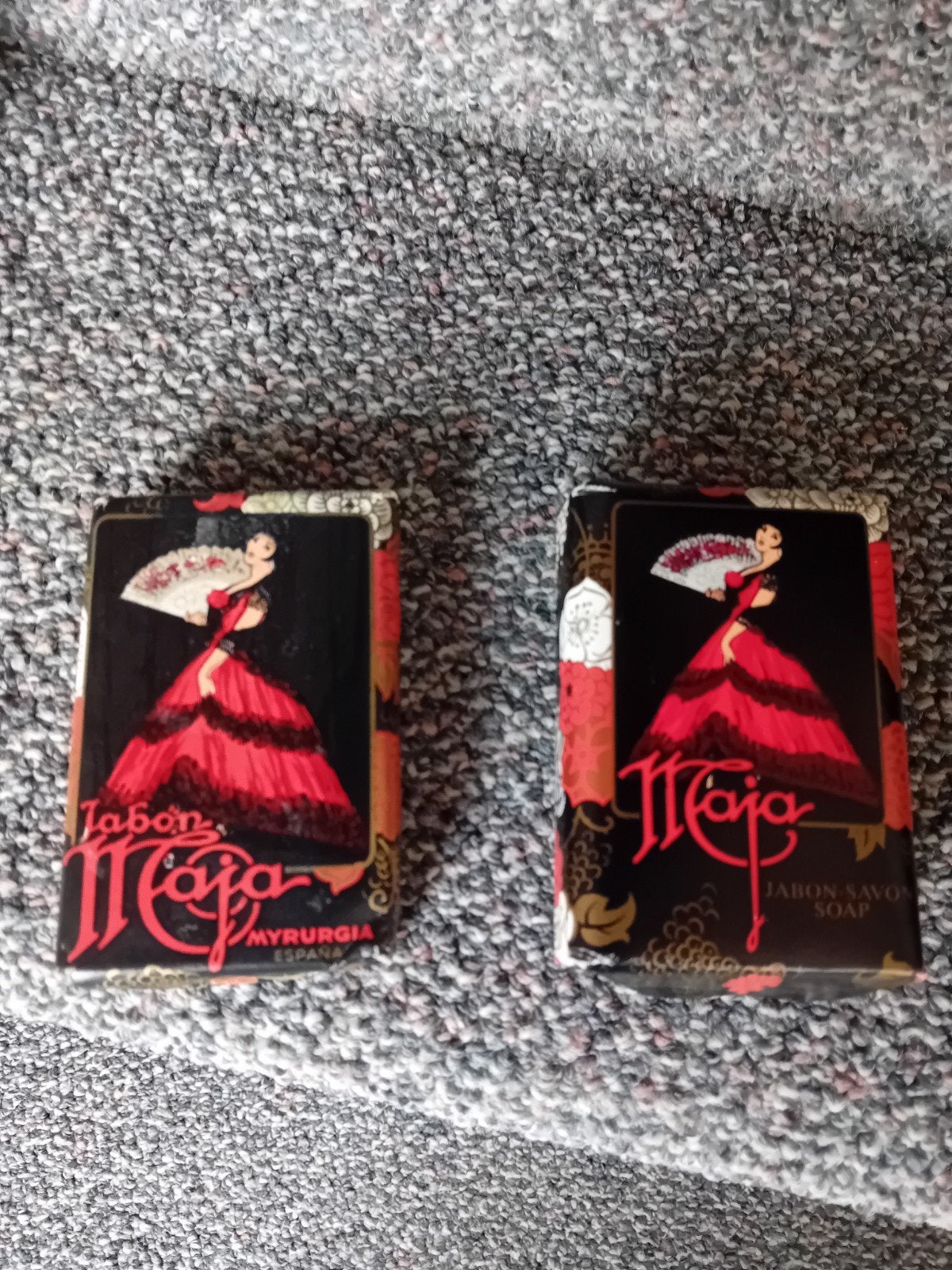 maja zeep 2 stukken vintage, Verzamelen, Ophalen of Verzenden, Merk