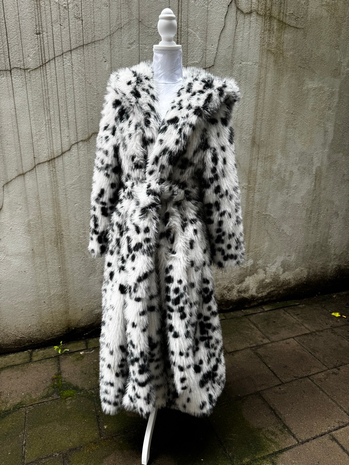 Lange faux fur jas met dalmatiërprint - Maat 40, Ophalen of Verzenden, Zo goed als nieuw, Maat 38/40 (M), Wit