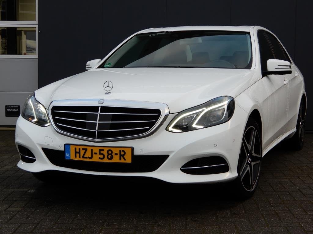 Mercedes-Benz E-klasse 300 Ambition Elegance LED/Navi//Cruis, Auto's, Automaat, Gebruikt, Zwart, 252 pk