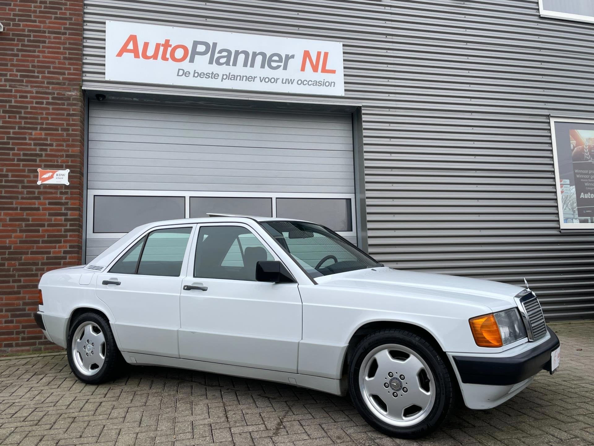 Mercedes-Benz 190-serie 2.0 D! Lage kmstand! Schuifdak!, Auto's, Lichtmetalen velgen, Gebruikt, 4 cilinders, Wit