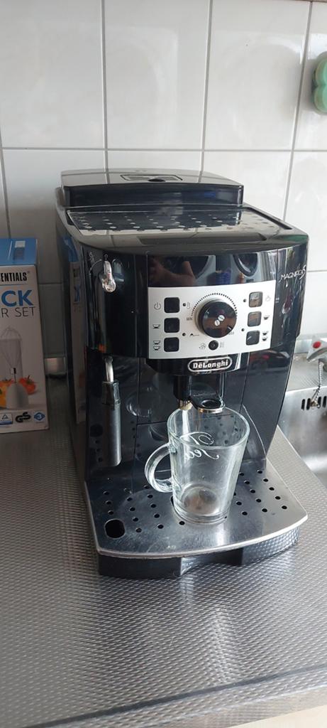 De'Longhi Magnifica S Espressoapparaat, Witgoed en Apparatuur, Koffiezetapparaten, Ophalen, Gebruikt, Espresso apparaat, 2 tot 4 kopjes