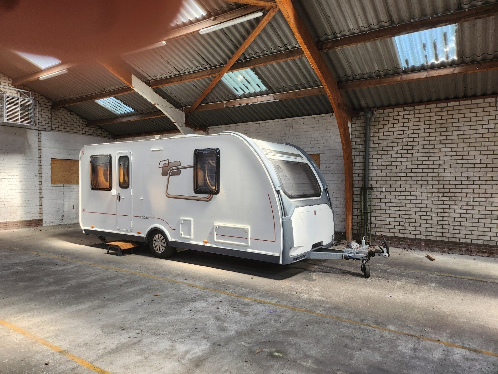 Caravan Sterckeman espace 500 2014 airco,mover,boiler, Caravans en Kamperen, Schokbreker, Sterckeman, Rondzit, Dwarsbed