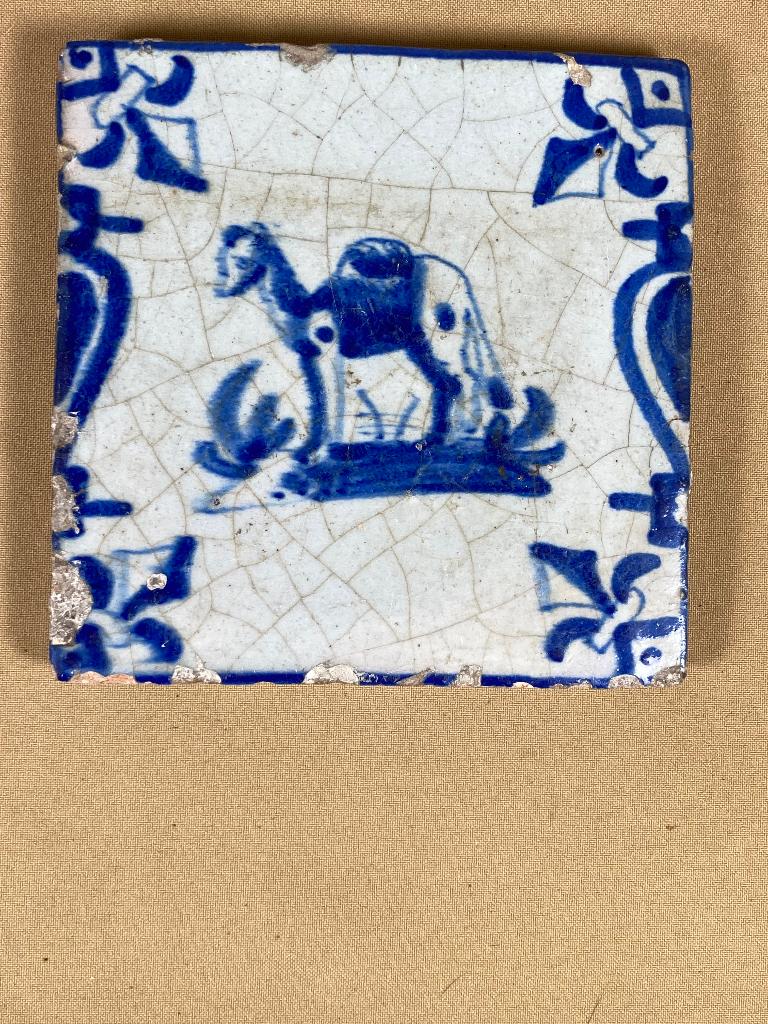 17e-eeuwse kandelabertegel met dromedaris, Antiek en Kunst, Ophalen of Verzenden