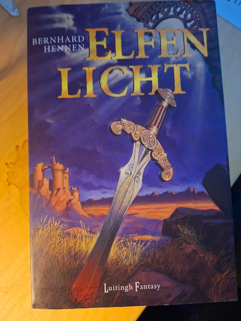Elfenlicht - Bernhard Hennen Als Nieuw Nederlands, Boeken, Ophalen of Verzenden, Zo goed als nieuw