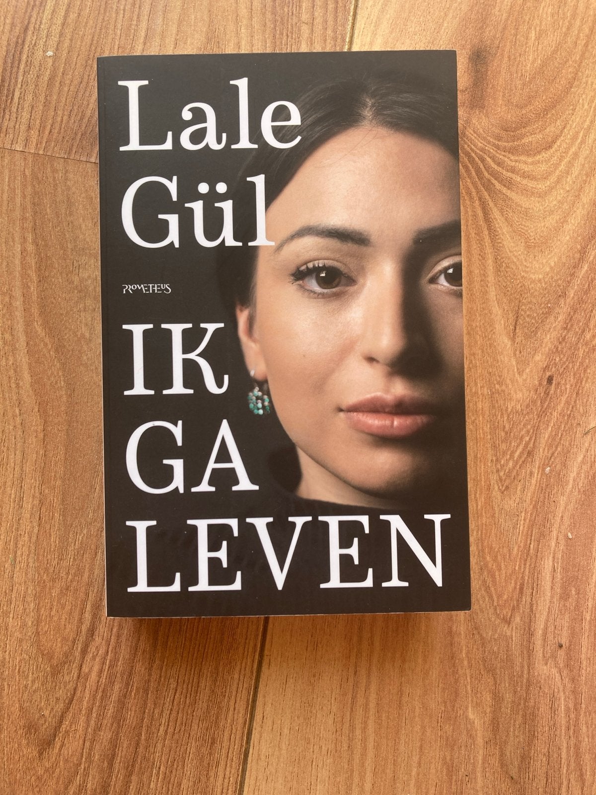 Lale Gül - Ik ga leven (roman), Boeken, Ophalen of Verzenden, Zo goed als nieuw, Nederland