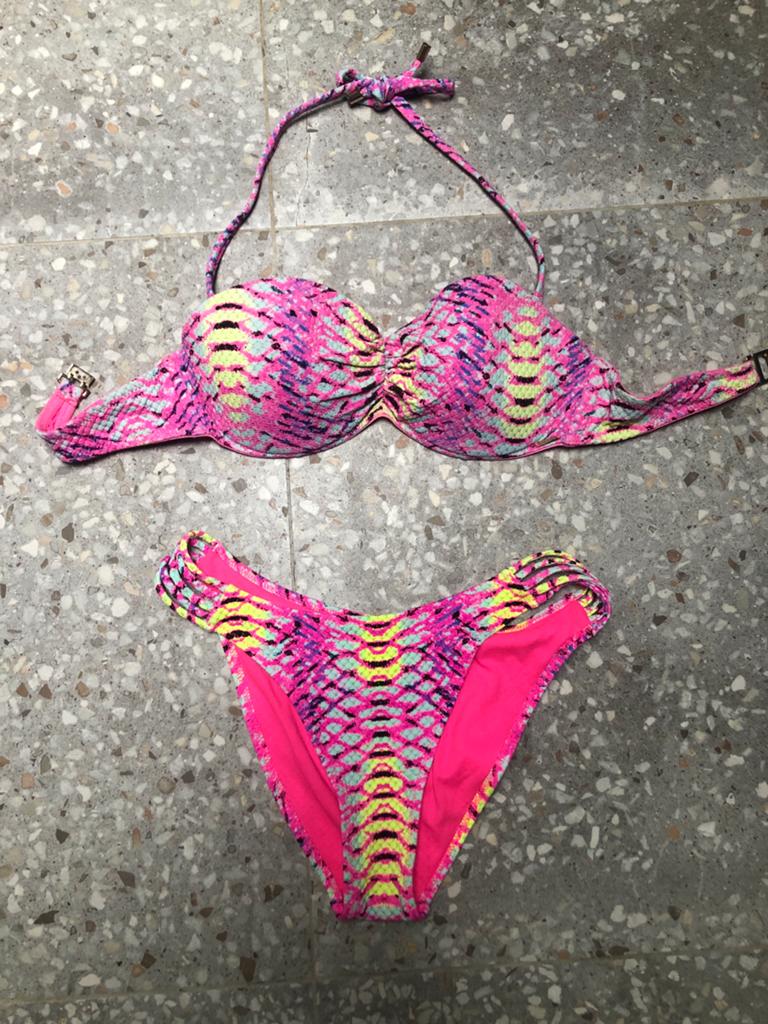 Bikini van Censored maat M/85B - Kleurrijk en Zomers, Kleding | Dames, Badmode en Zwemkleding, Ophalen of Verzenden, Gedragen