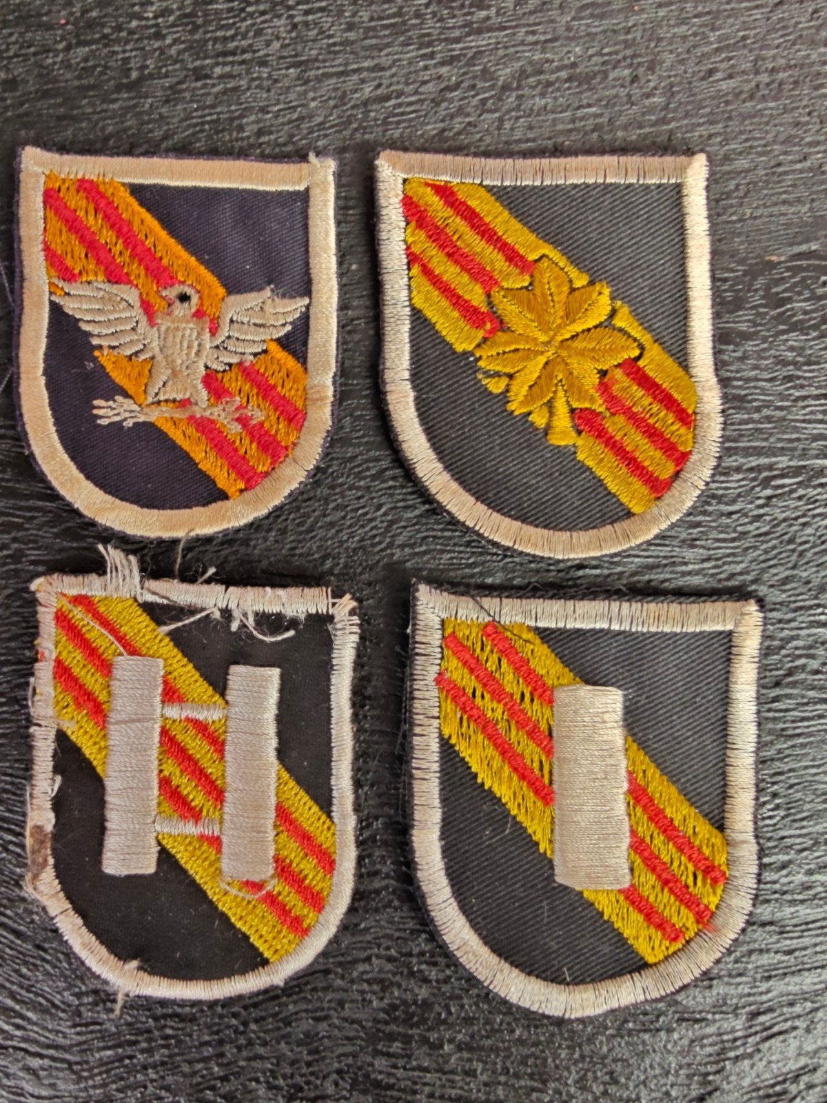 4 baretemblemen 5th US special forces Vietnam periode, Verzamelen, Ophalen of Verzenden, Landmacht, Amerika, Embleem of Badge