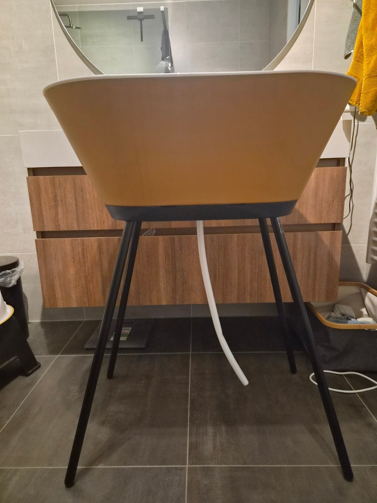 We-too babybadje in kleur Terra met onderstel, Kinderen en Baby's, Badjes en Verzorging, Ophalen, Zo goed als nieuw, Badje