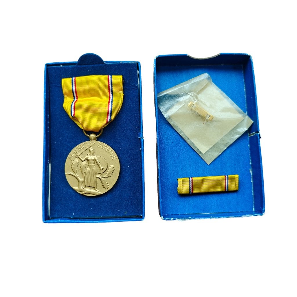 WWII US American Defense Medal In Box, Ophalen of Verzenden, Amerika, Embleem of Badge