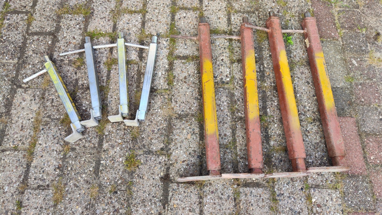 Gevelklemmen, 4x groot en 4x klein, Ophalen of Verzenden