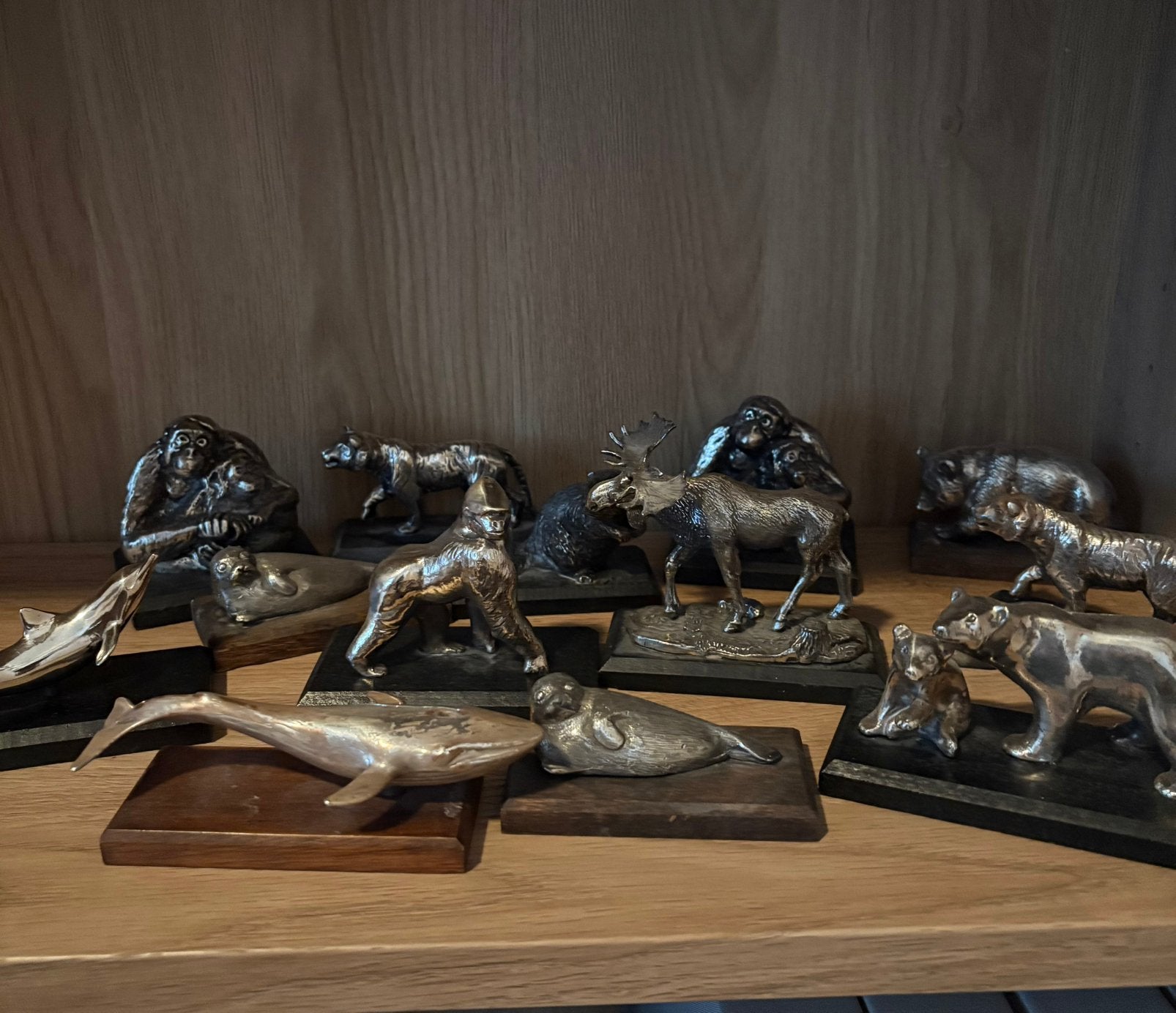 Verzameling van 12 WNF dierenbeeldjes op sokkel, Verzamelen, Beelden en Beeldjes, Ophalen, Zo goed als nieuw, Dier