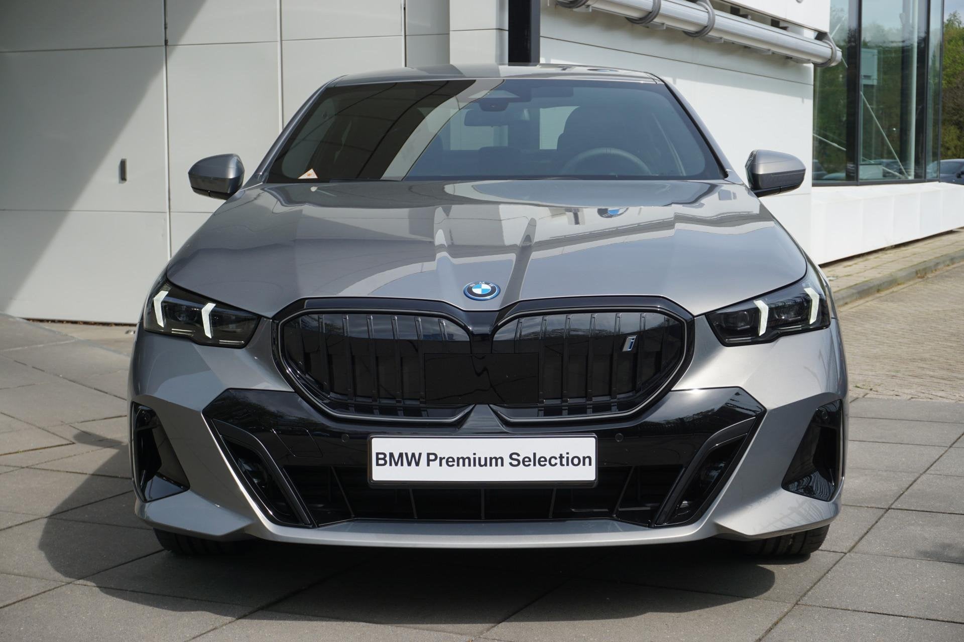 BMW i5 Sedan eDrive40 | M Sportpakket Pro | Harman Kardon |, Auto's, Gebruikt, Zwart, Met garantie (alle), 340 pk
