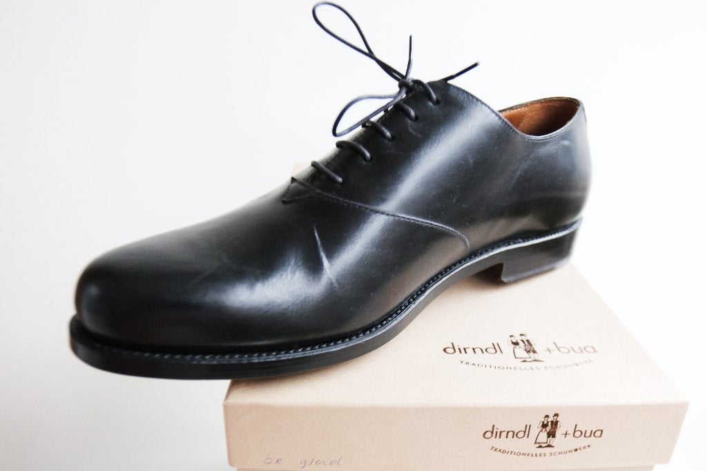 Nieuw in doos! Dirndl & Bua Ontario in maat 10 = maat 44, Zwart, Nieuw, Ophalen of Verzenden, Veterschoenen